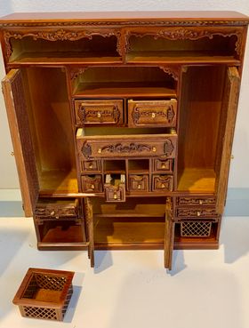 Fancy Cabinet Walnut (145 x 38 x 174Hmm)