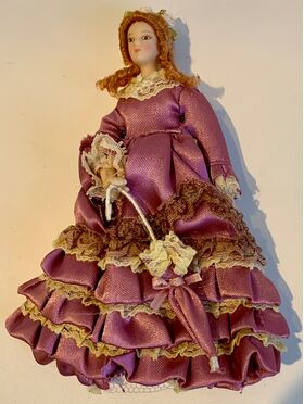 Lady in Pink Dress Porcelain Doll (145Hmm)