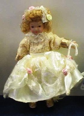 Girl in Cream Dress Porcelain (110Hmm)