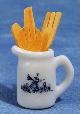 Kitchen Utensils in a Jar (24 x 14 x 42mm)