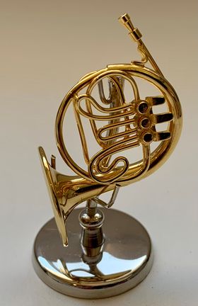 French Horn with Stand (Horn: 25 Diam, End 20mm Diam, Stand: 45Hmm)