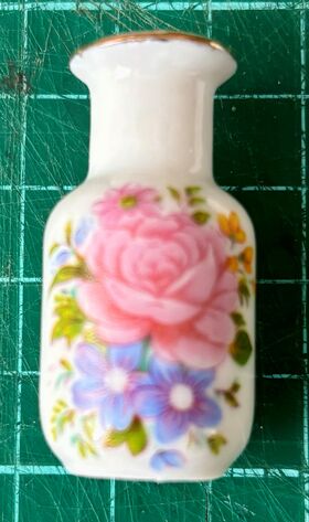 Vase Tall Type A (20 Diam x 40Hmm)