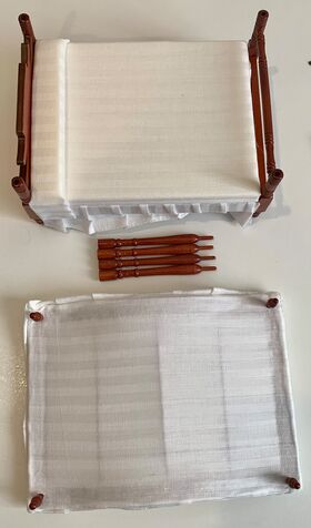 Canopy Bed Mahogany (170 x 127 x 185Hmm)