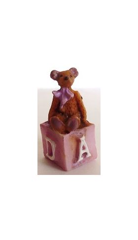Resin Bear on Pink Cube (8 x 8 x 20Hmm)