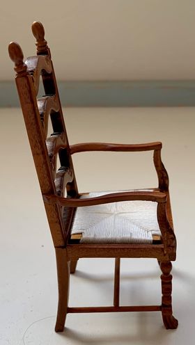 Walnut Armchair (50 x 45 x 110Hmm)