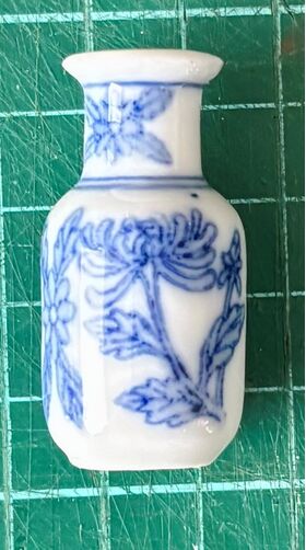 Vase Tall Type D (20 Diam x 40Hmm)