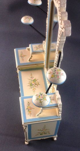 Dressing Table hat stand detail