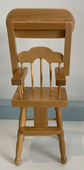 Highchair Oak (Tray Lifts Up) (55W x 55D x 95Hmm)