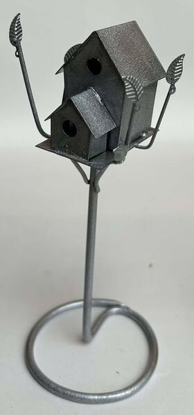 Birdhouse on a Stand Silver (House: 28 x 40 x 43H, Total: 140Hmm)