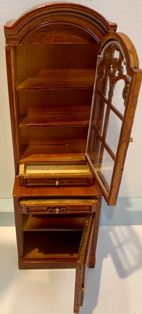 Fancy Tall Cabinet Walnut (62 x 46 x 185Hmm)