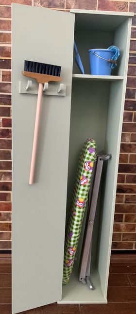 1:6 Broom / Ironing Cupboard Kit (63W x 74D x 320Hmm)