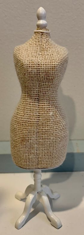 Model Stand Dummy White (35W x 125H x 22Dmm)